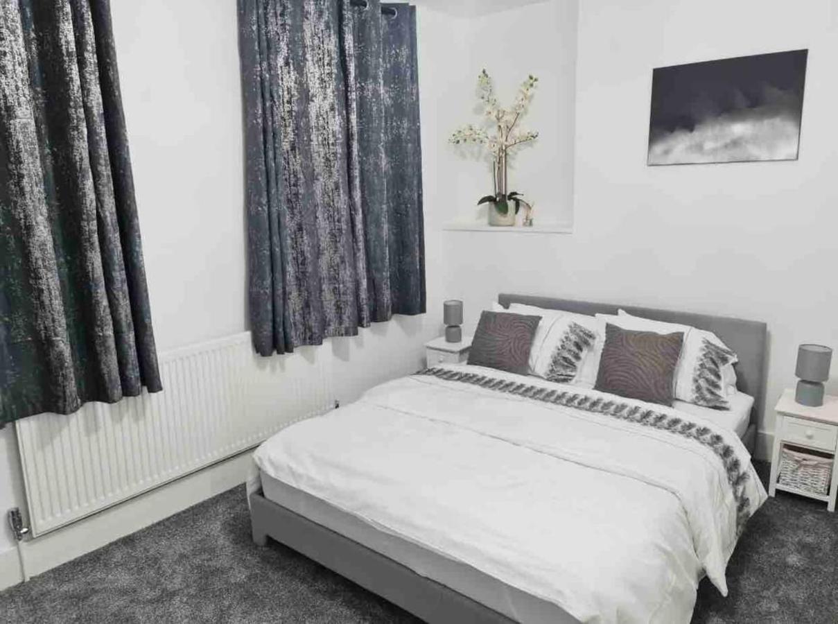 L A Place Croydon, London Villa Norwood Dış mekan fotoğraf
