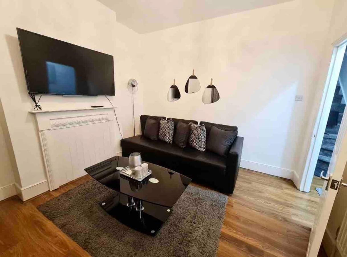 L A Place Croydon, London Villa Norwood Dış mekan fotoğraf