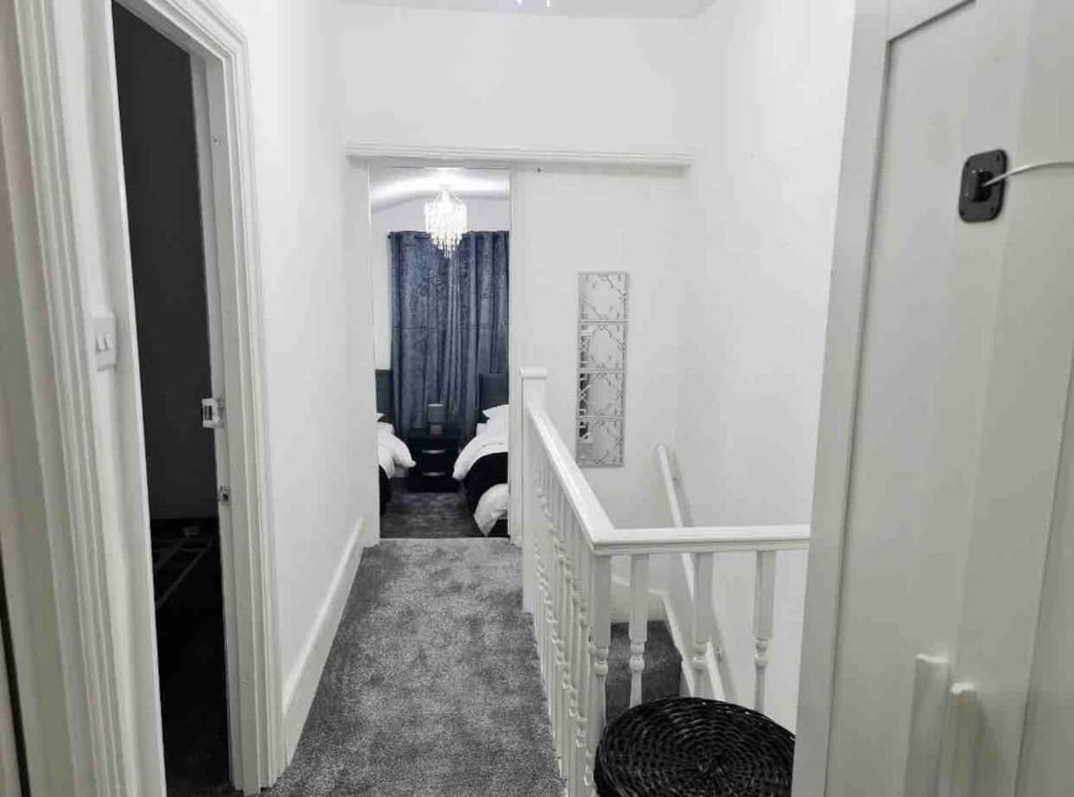 L A Place Croydon, London Villa Norwood Dış mekan fotoğraf
