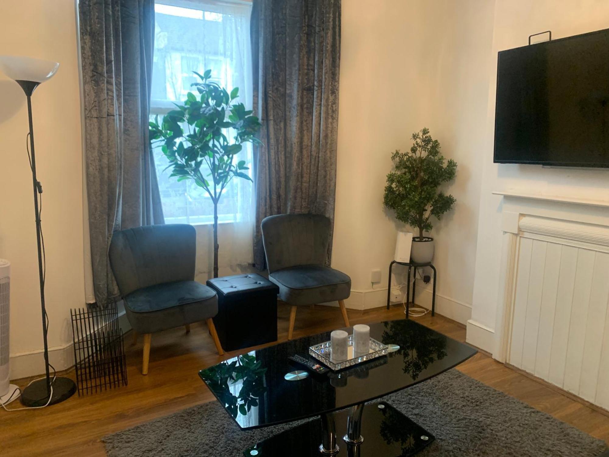 L A Place Croydon, London Villa Norwood Dış mekan fotoğraf
